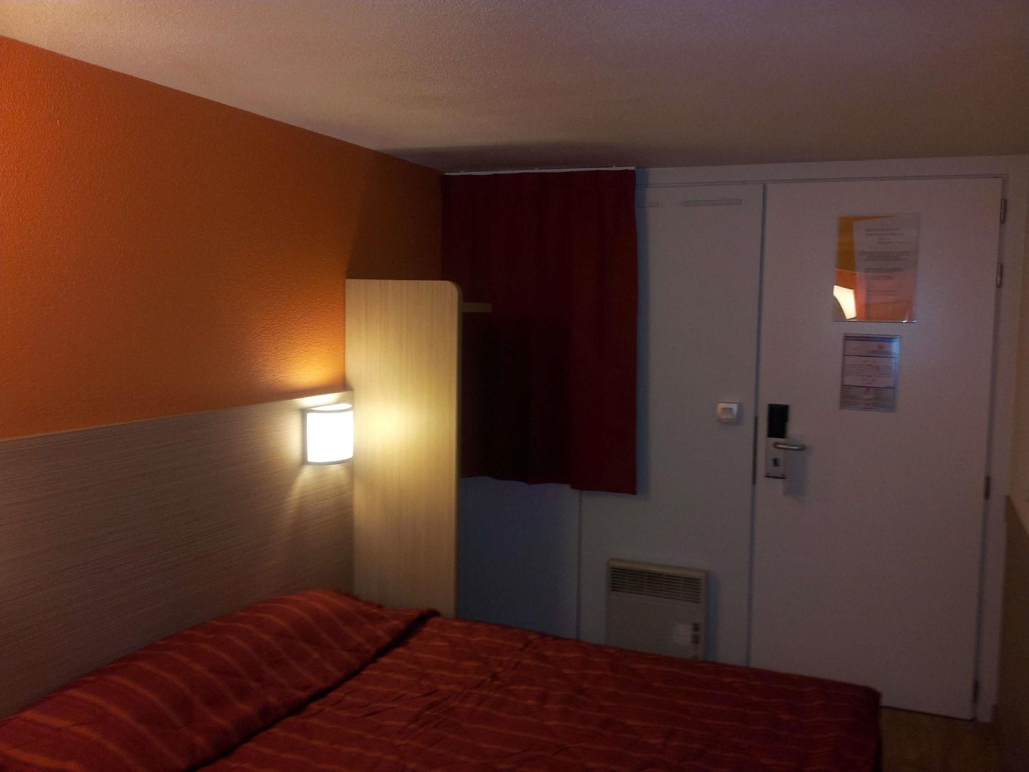 Premiere Classe Lyon Est Aeroport Saint Exupery Exterior photo
