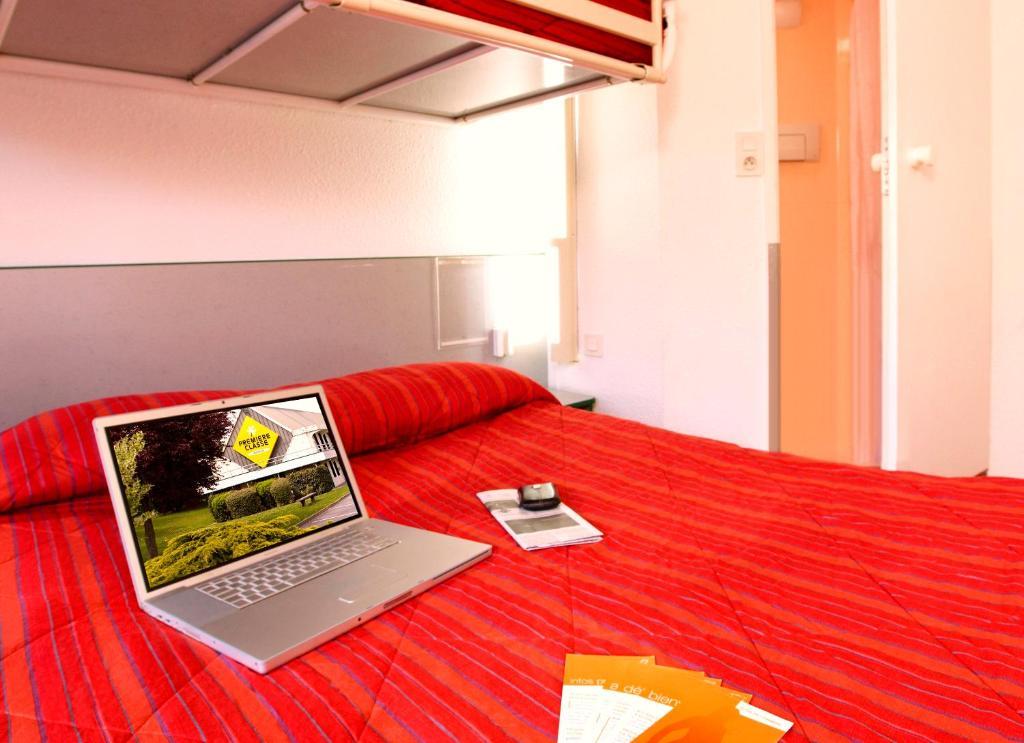Premiere Classe Lyon Est Aeroport Saint Exupery Room photo
