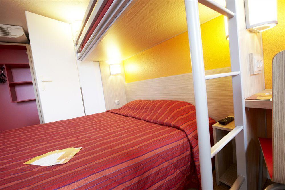 Premiere Classe Lyon Est Aeroport Saint Exupery Exterior photo
