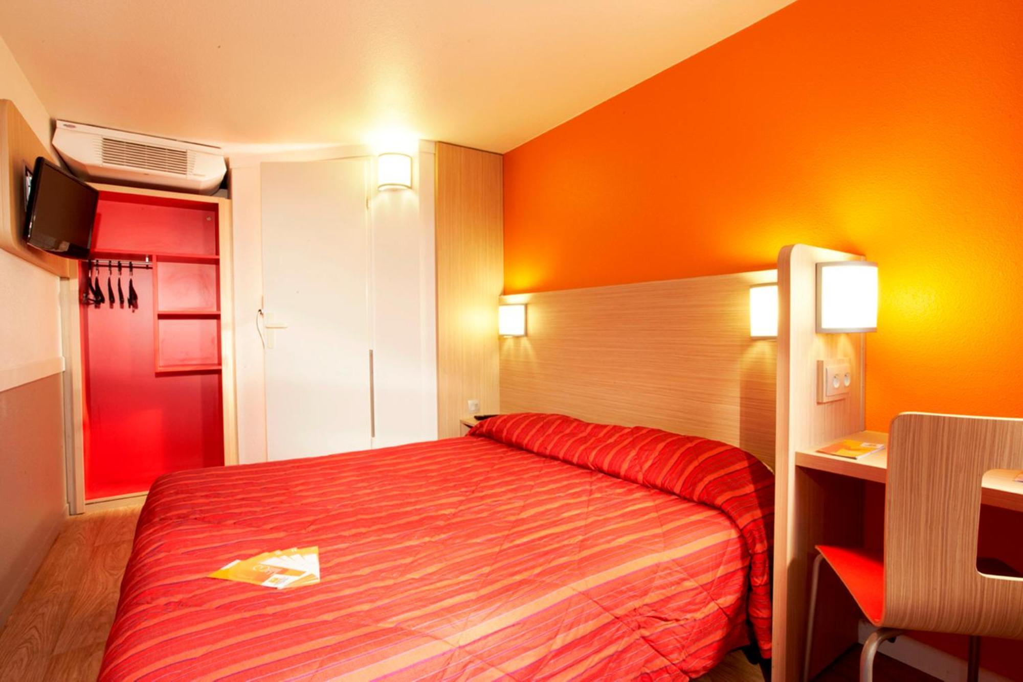 Premiere Classe Lyon Est Aeroport Saint Exupery Exterior photo