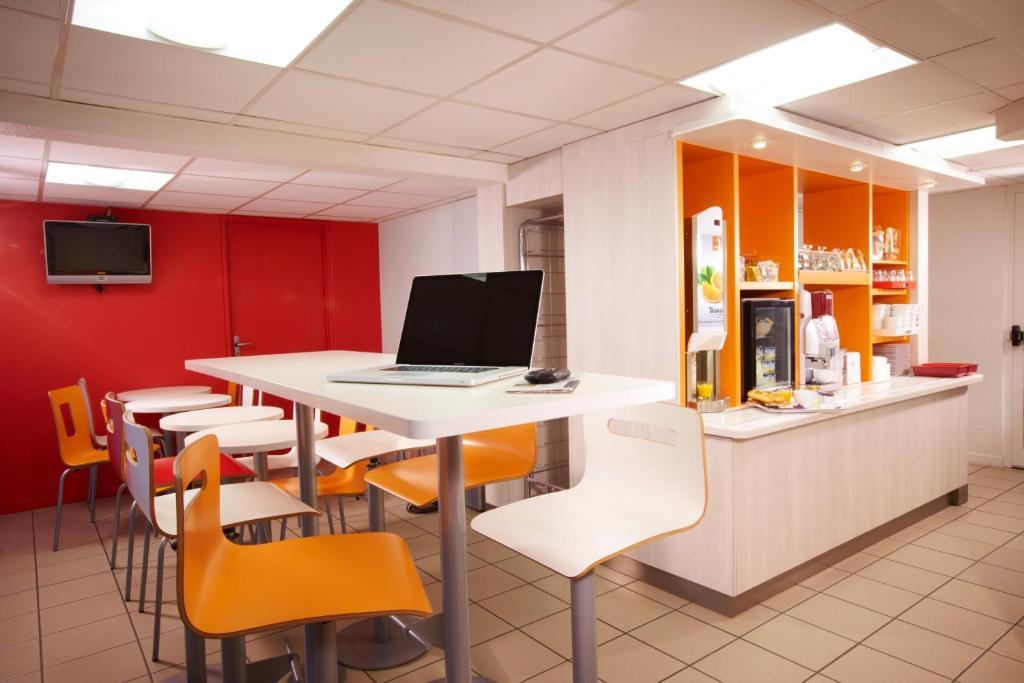 Premiere Classe Lyon Est Aeroport Saint Exupery Exterior photo