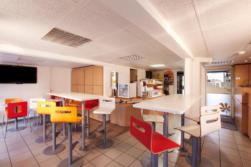Premiere Classe Lyon Est Aeroport Saint Exupery Exterior photo
