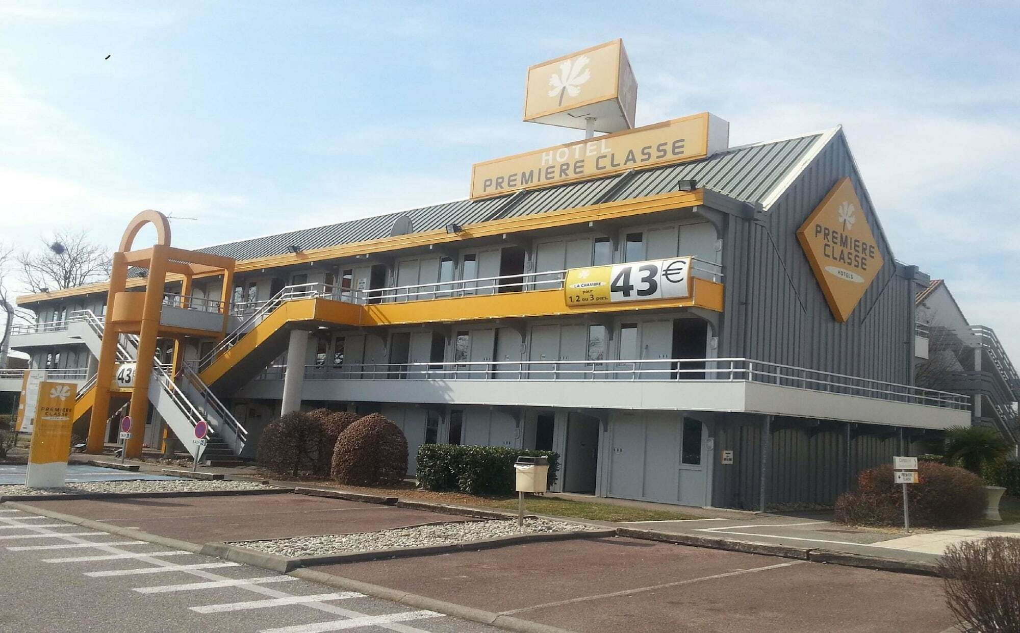 Premiere Classe Lyon Est Aeroport Saint Exupery Exterior photo